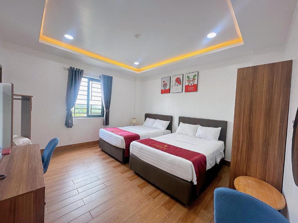 Apple Hotel — 2