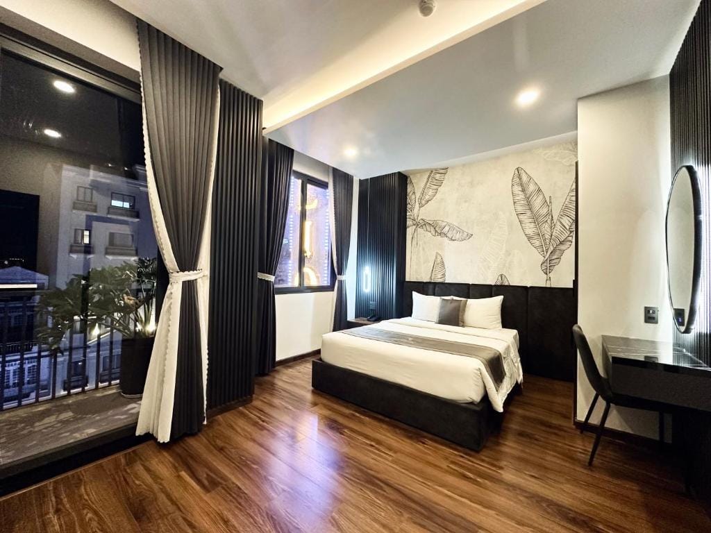 LION 10 HOTEL — 1
