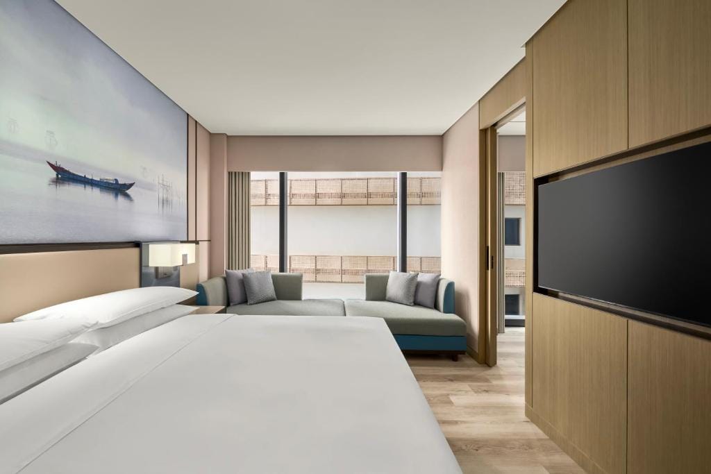 Courtyard by Marriott Danang Han River — 5