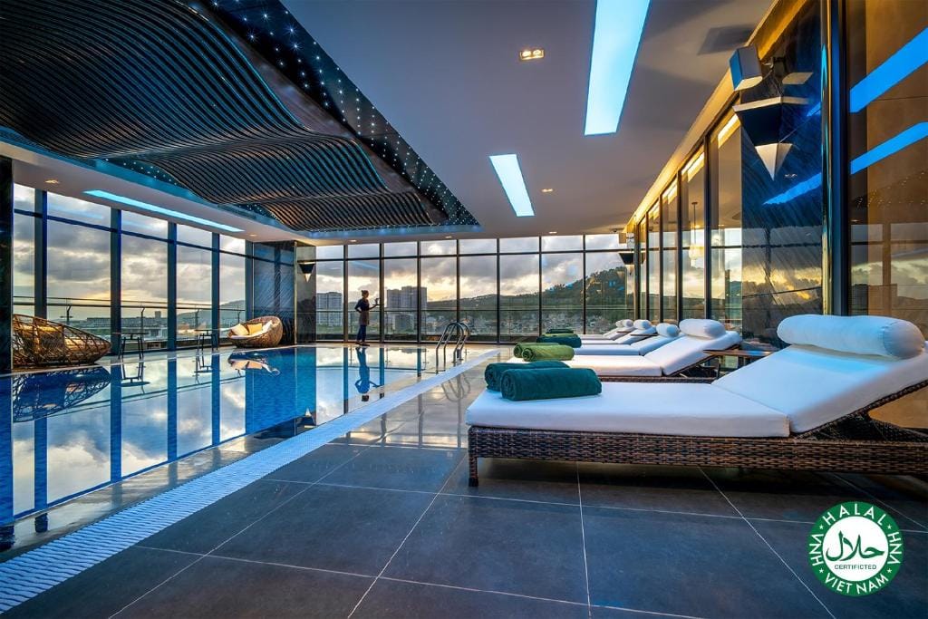 DeLaSea Ha Long Hotel - Modern Bayview Escape — 1
