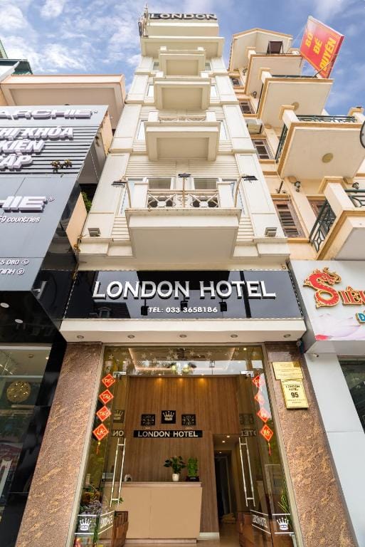 London Hotel — 1