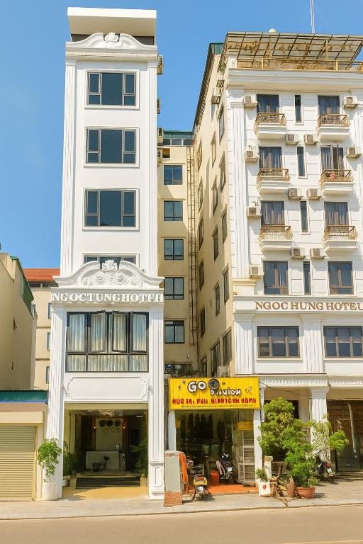 Ngọc Tùng Hotel — 1