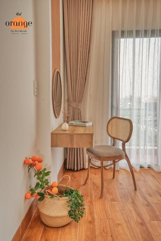 iRest Orange Tay Ho Lakeside Apartment — 4