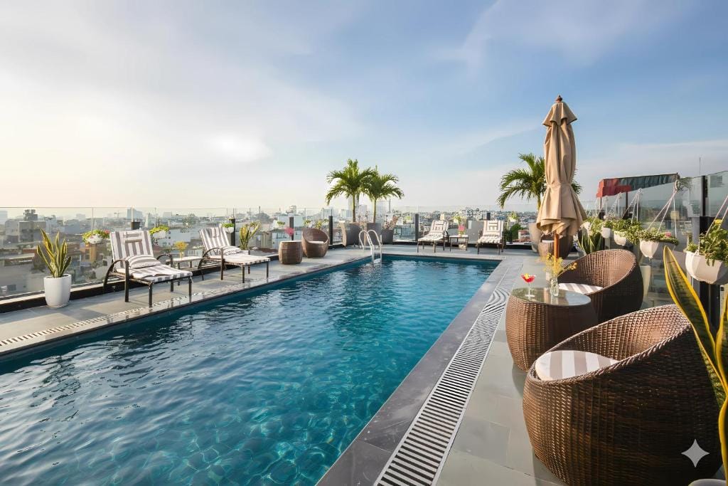 MAY DE VILLE Crown Hotel — 1