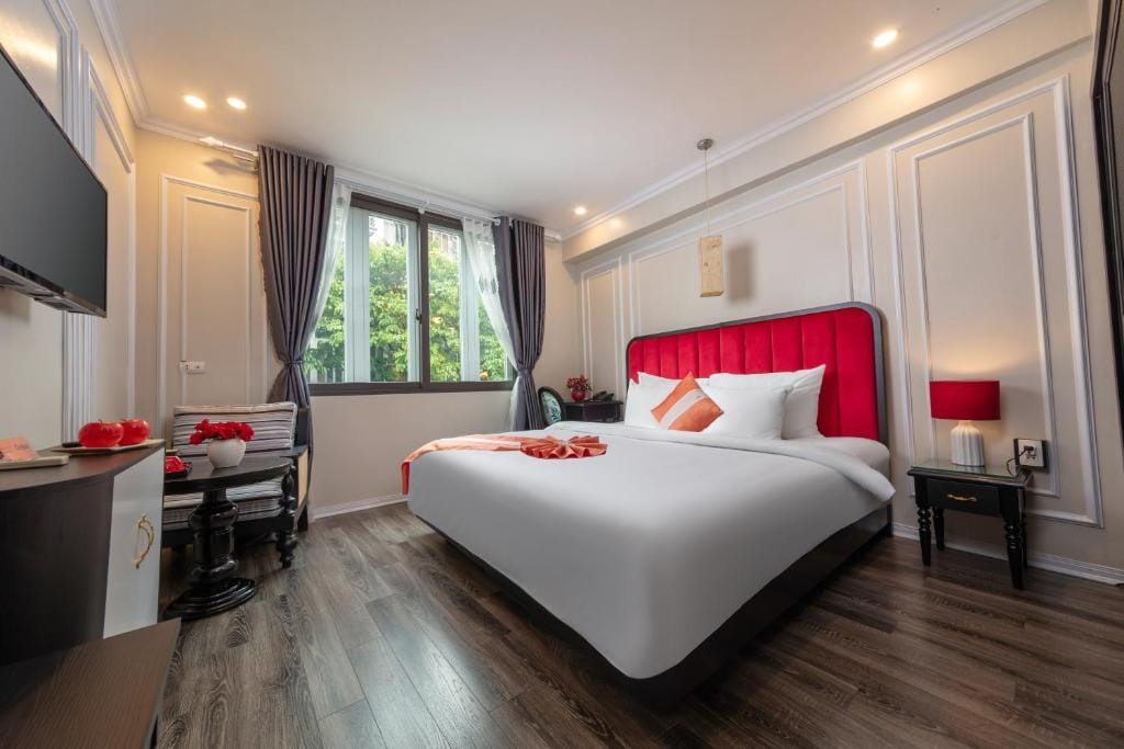 Omina Hotel & Travel — 1