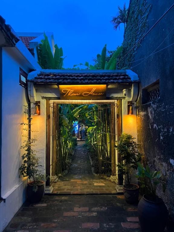 Tam Coc Thoms House — 1