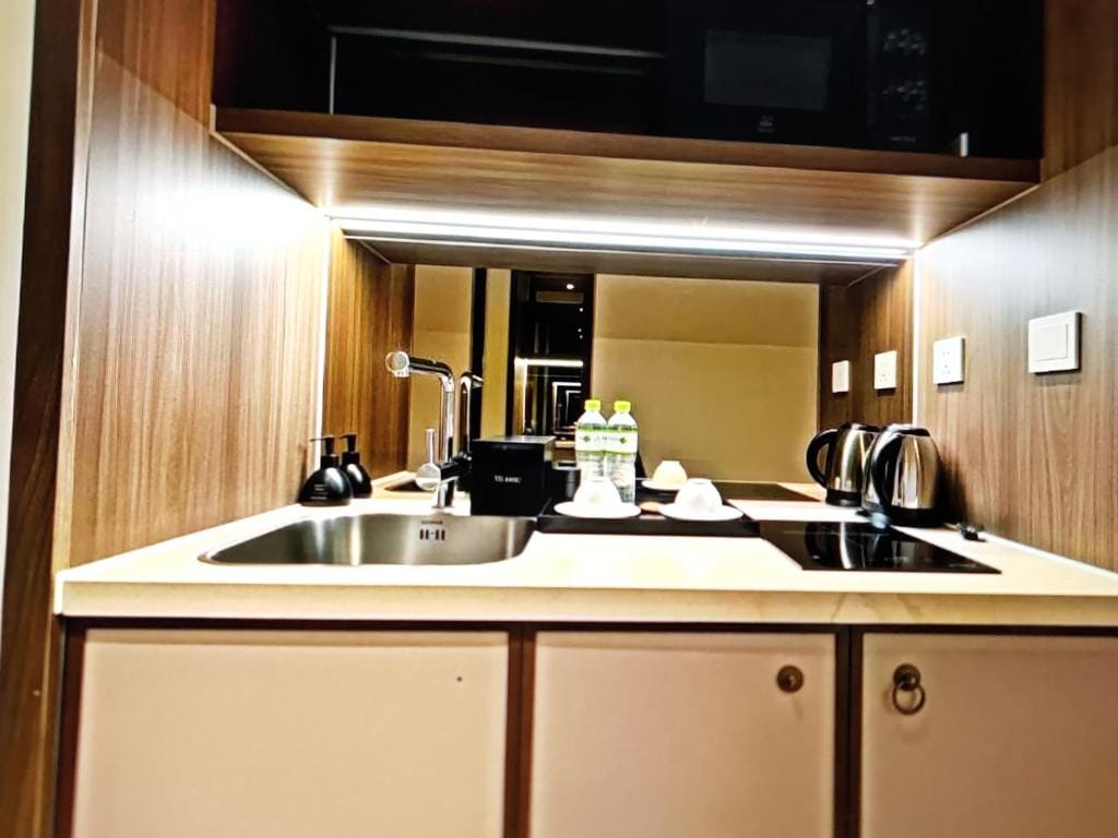 Aura Seaviews Suites — 3